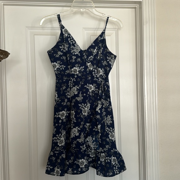 Navy floral sundress size small Altar’d State - Picture 5 of 7